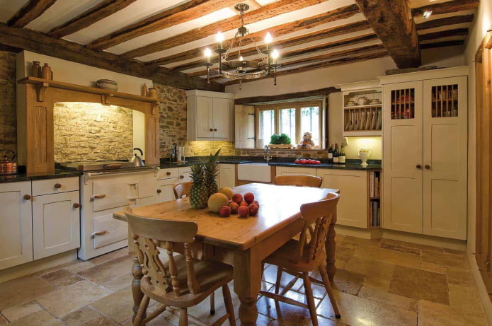 Décoration et éclairage de cuisine dans un style rustique
