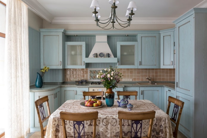 Style provençal dans une cuisine bleue