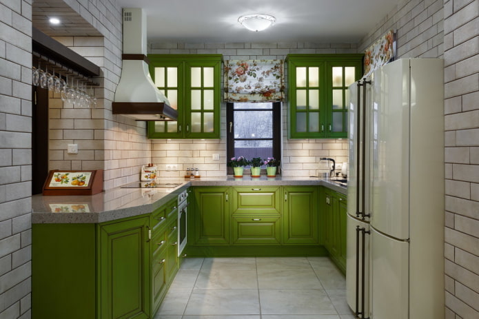 Style provençal dans l'intérieur d'une cuisine verte