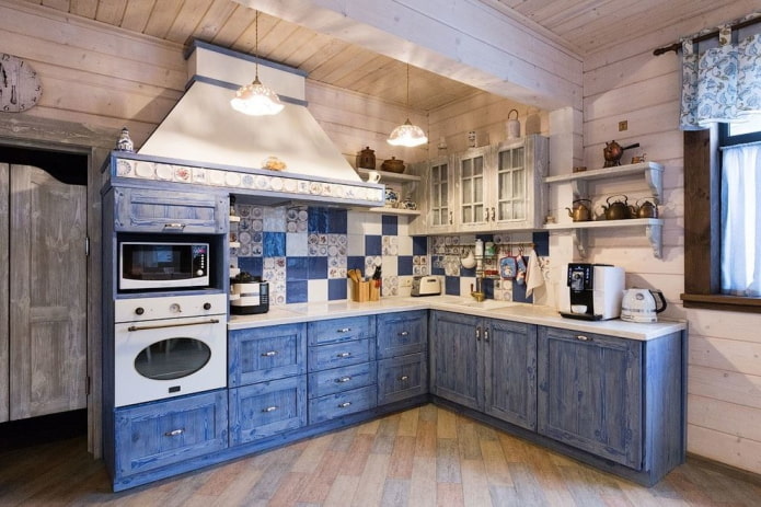 Cuisine provençale dans une maison privée
