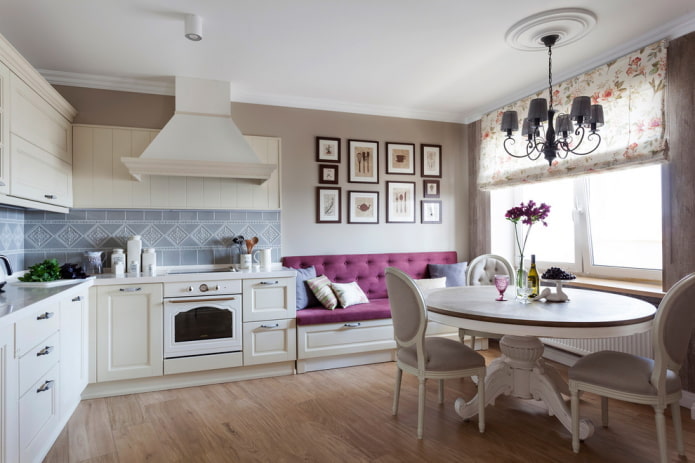 meubles à l'intérieur de la cuisine de style provençal