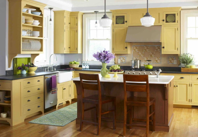 Style provençal dans une cuisine jaune