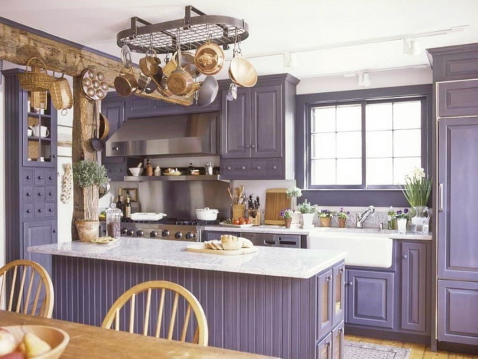 Style provençal dans une cuisine lilas