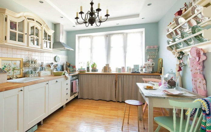 décor à l'intérieur de la cuisine dans le style provençal