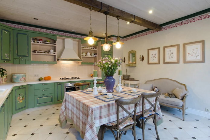 Décoration de l'intérieur de la cuisine de style provençal