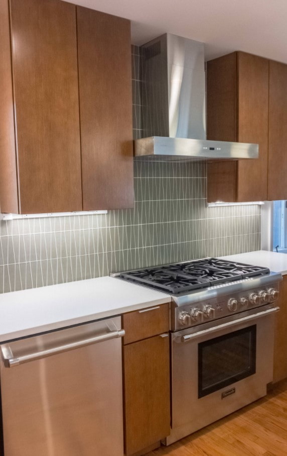 tablier de cuisine jusqu'au plafond