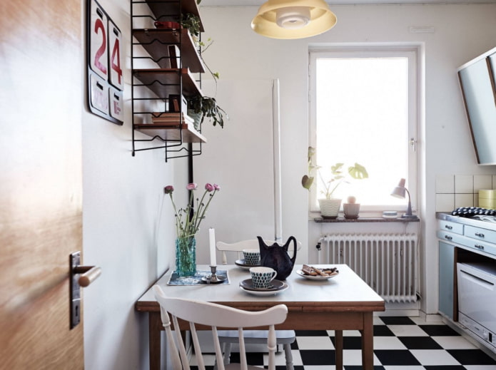 sol en damier dans la cuisine