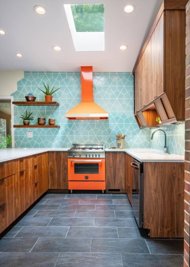 Accent sur la cuisinière à l'intérieur de la cuisine