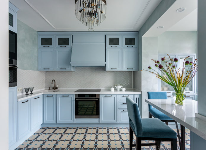 Intérieur de cuisine aux couleurs claires