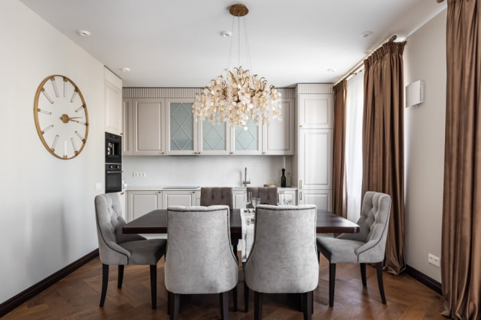 Intérieur de cuisine aux couleurs claires