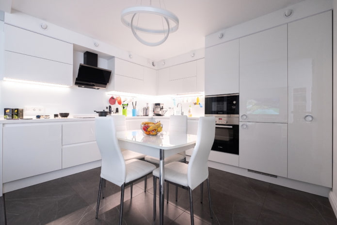 Intérieur de cuisine aux couleurs claires