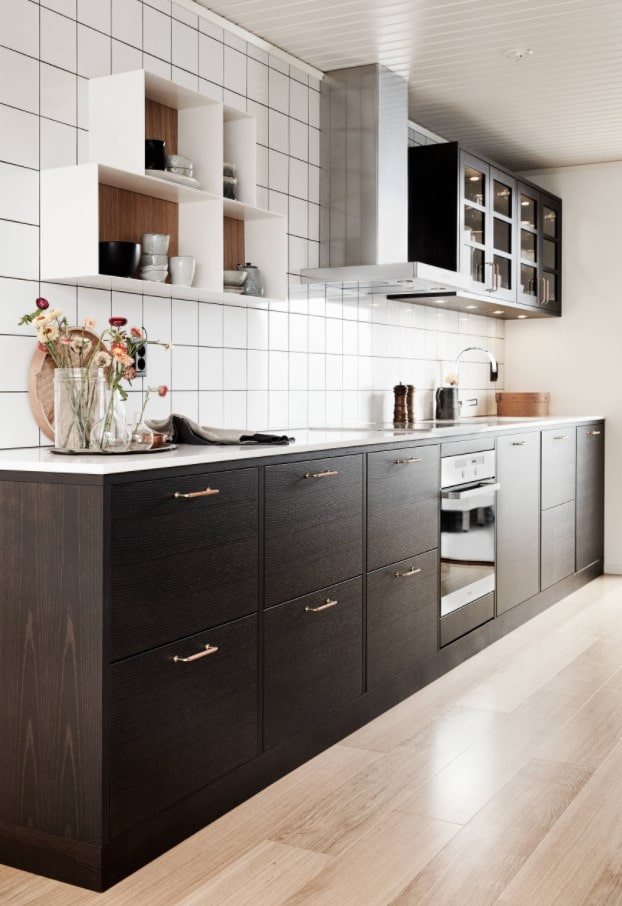 finition de cuisine assortie aux meubles en wengé