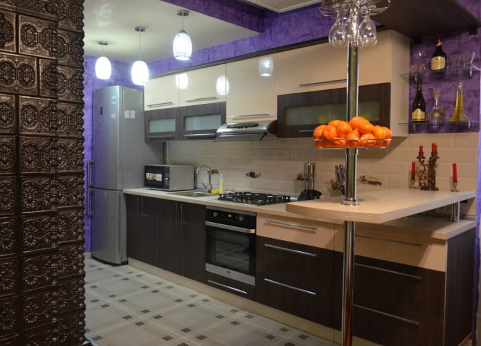 murs clairs dans la cuisine