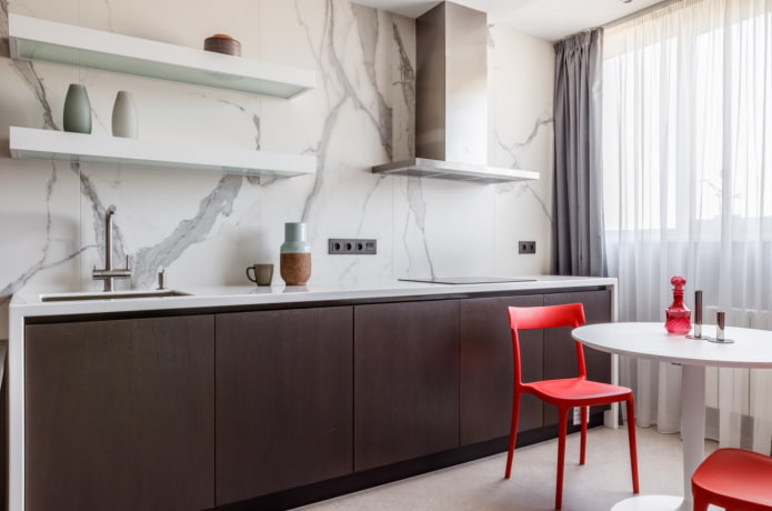 tablier en marbre dans la cuisine