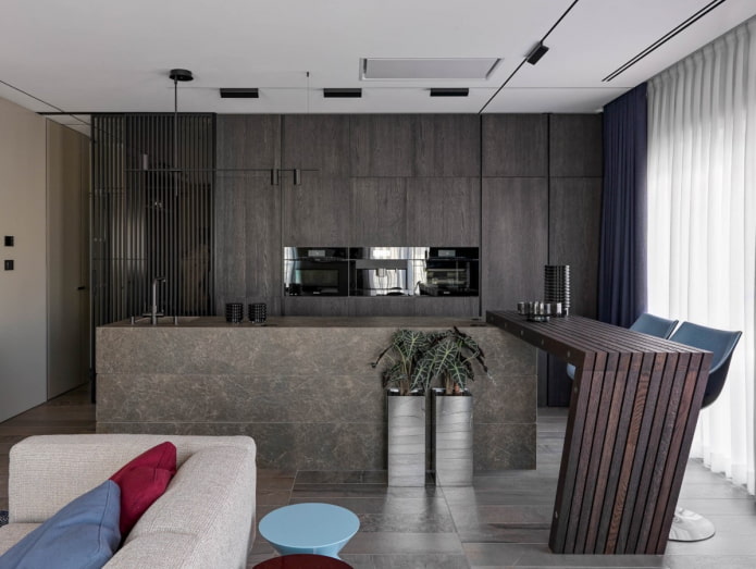 cuisine sombre sous le plafond