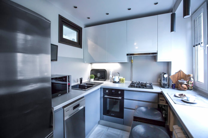 Cuisine avec façades brillantes