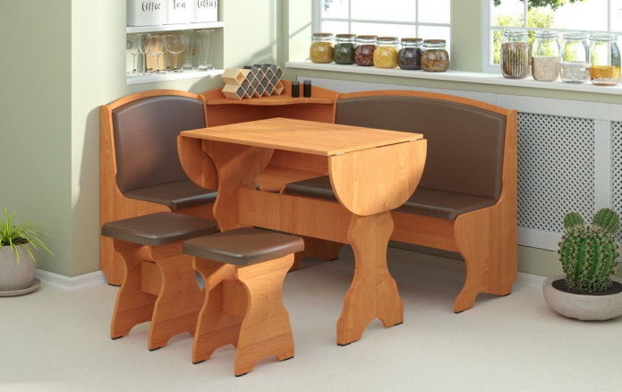 meuble d'angle avec table extensible dans la cuisine
