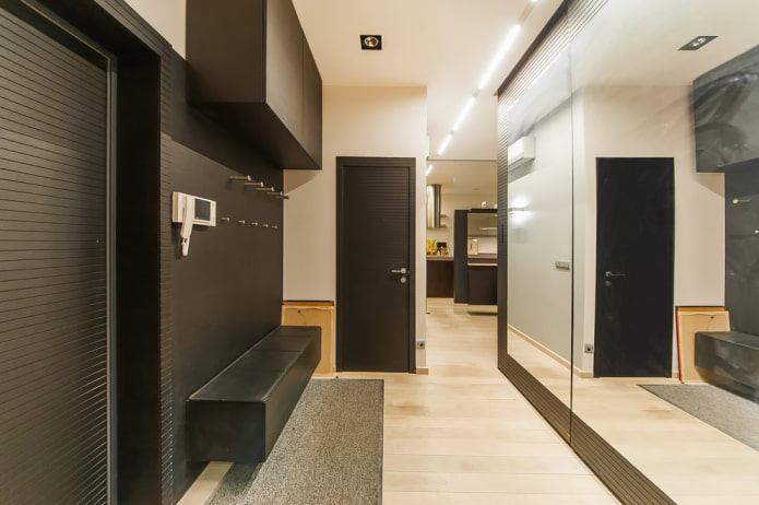 Aménagement d'un couloir dans un appartement de 70 mètres carrés