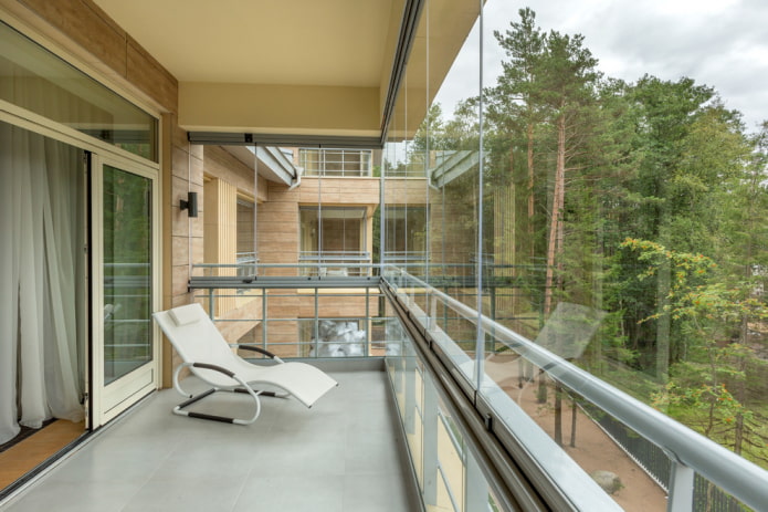 Balcon avec carrelage en vinyle de quartz