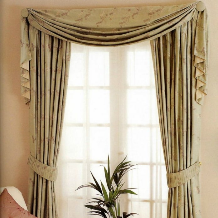 lambrequin souple aux couleurs pastel