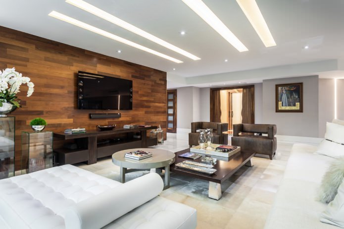 Décoration murale en bois dans le salon