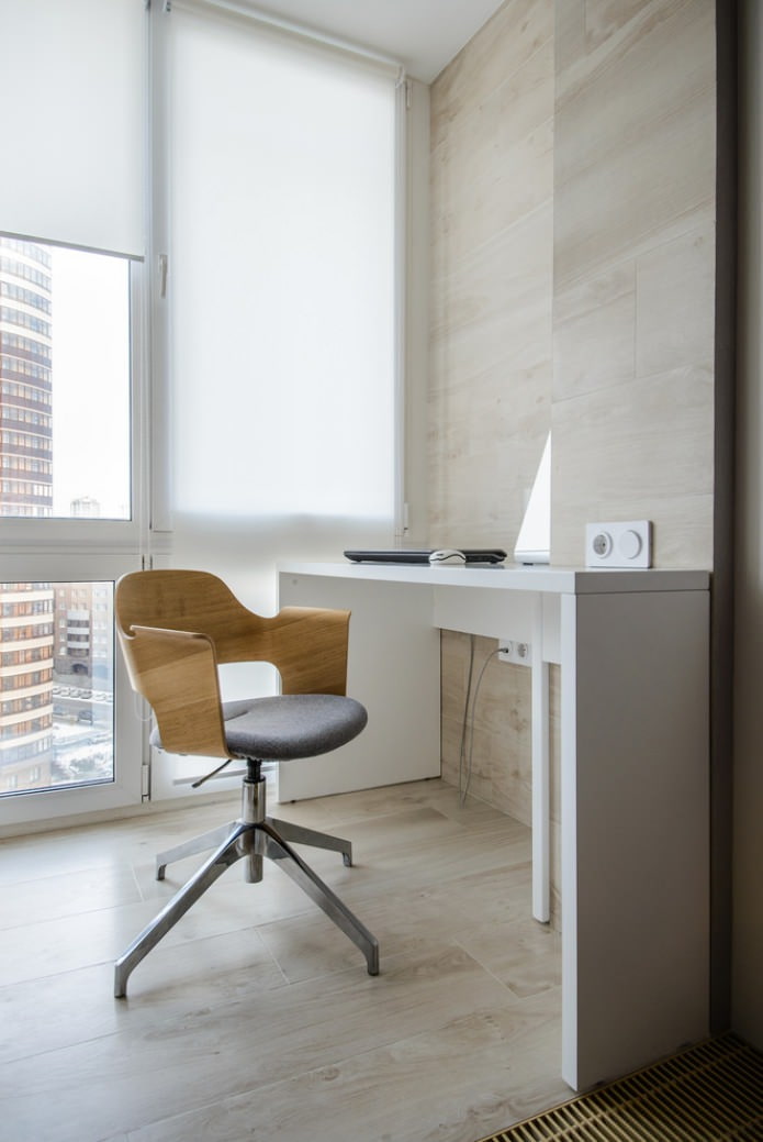 bureau sur le balcon