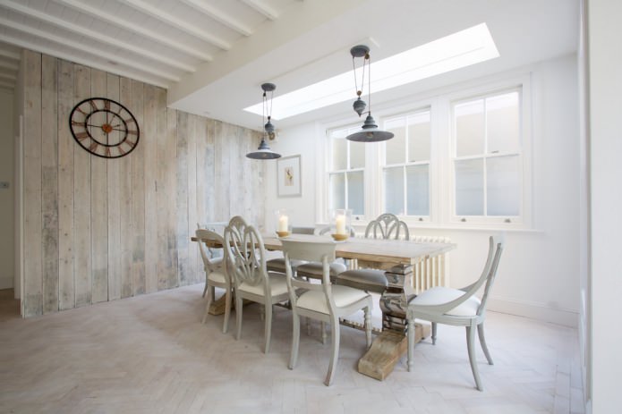 sol clair à l'intérieur dans le style provençal