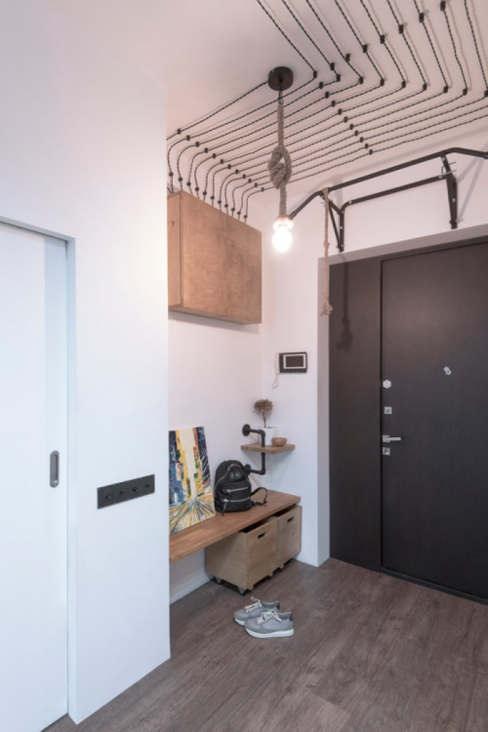 stratifié foncé dans le couloir