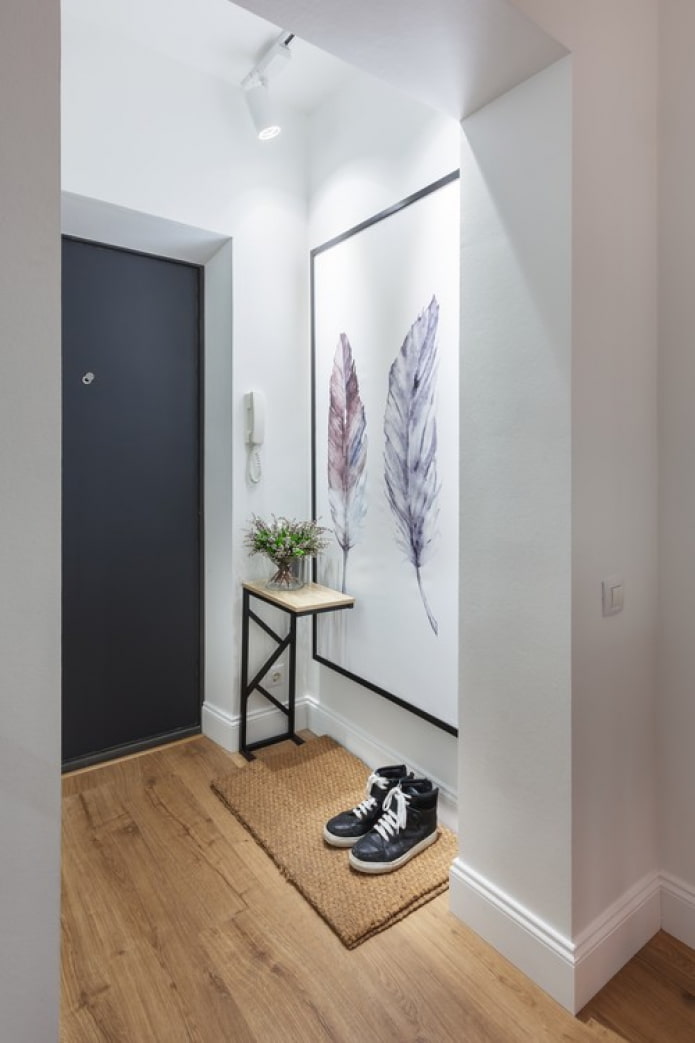 couloir avec murs blancs