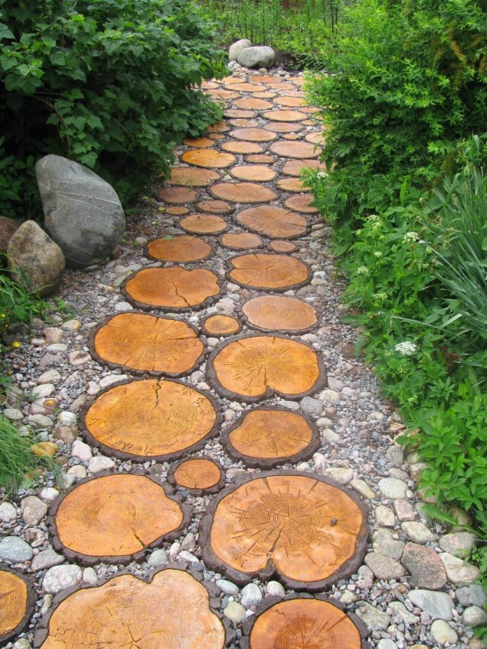 chemin en traits de scie