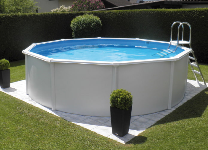 piscine d'été à la datcha