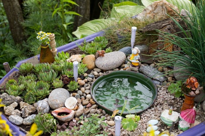 Jardin décoratif dans un parterre de fleurs