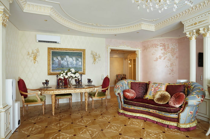 Décor en stuc au plafond de style classique