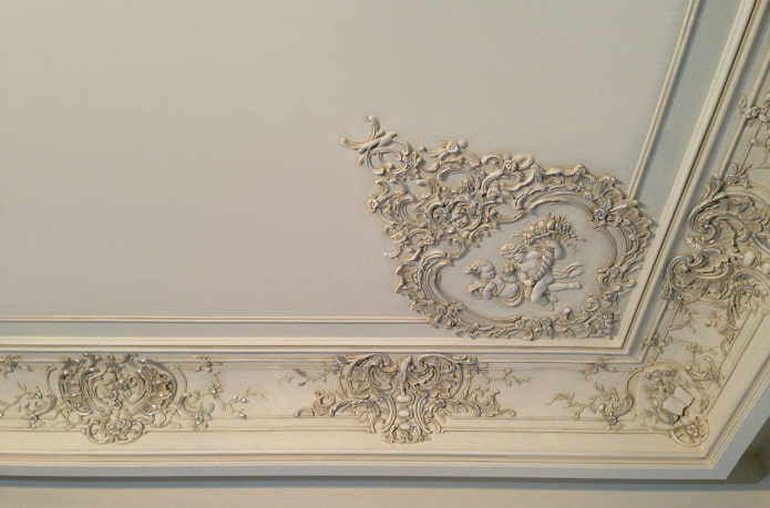 décor en stuc patiné au plafond