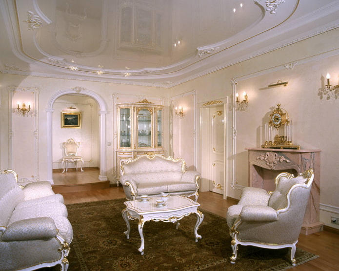 Structure de plafond tendu avec moulures