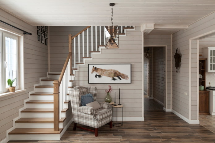 Escalier à volée à l'intérieur d'une maison privée