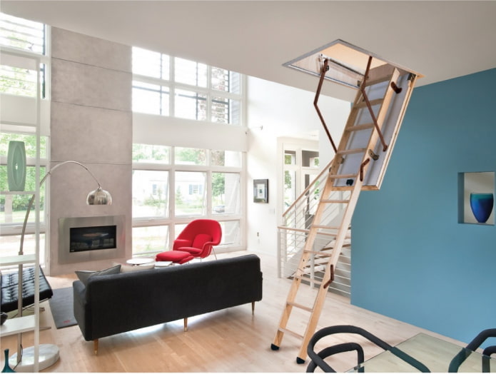 Escalier pliant à l'intérieur d'une maison privée