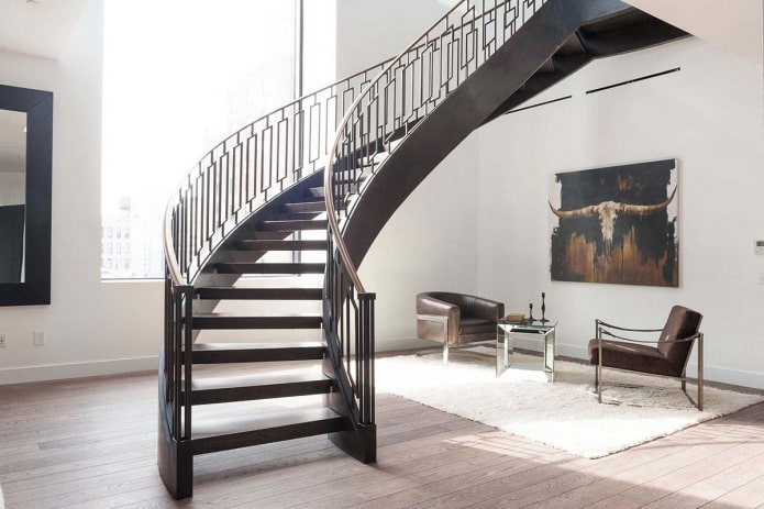 Escalier métallique à l'intérieur d'une maison privée