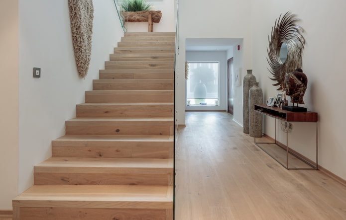 Décoration d'escalier à l'intérieur d'une maison privée