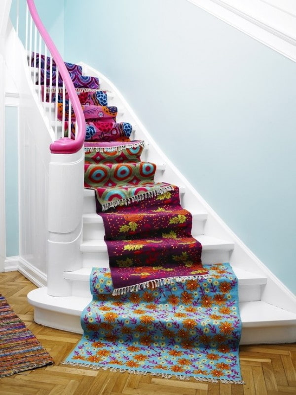 décoration d'escaliers à l'intérieur d'une maison privée