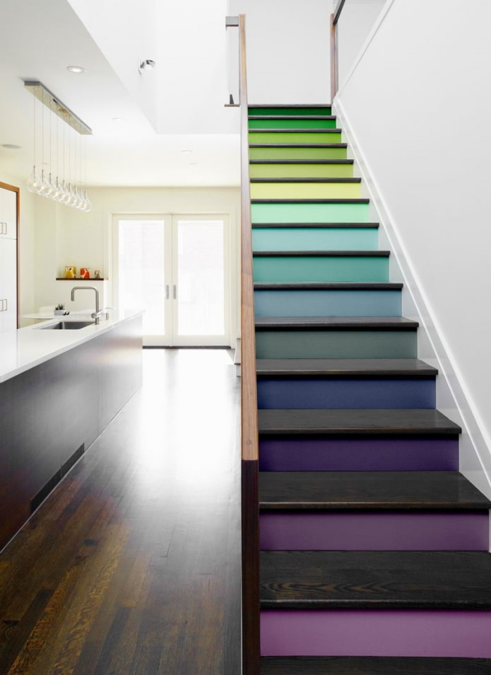 Conception d'escalier à l'intérieur d'une maison privée