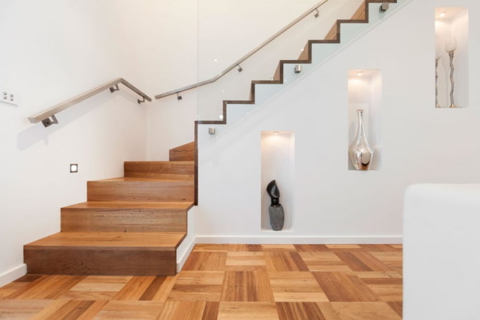 Conception d'escalier à l'intérieur d'une maison privée
