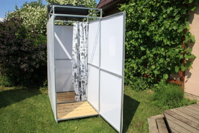 douche en polycarbonate