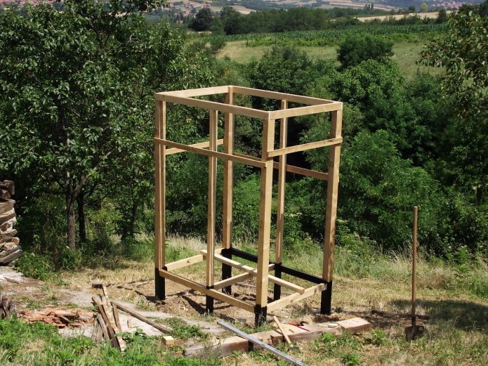 douche d'été en bois
