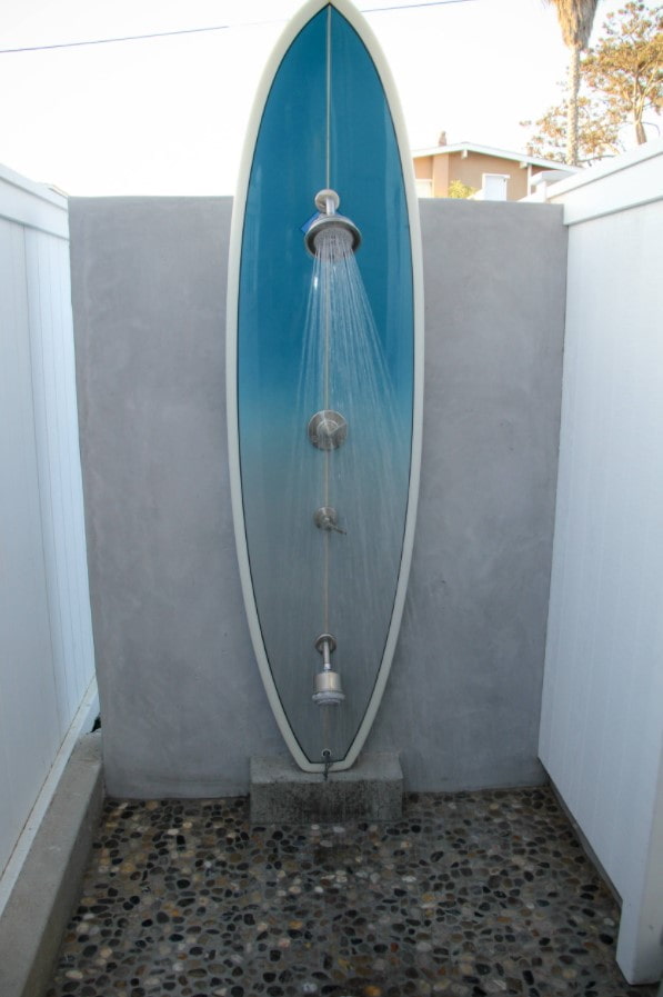 support de douche en planche de surf