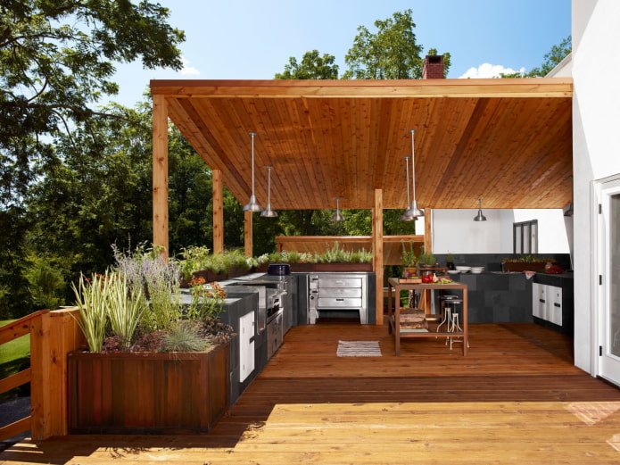 Cuisine d'été en bois