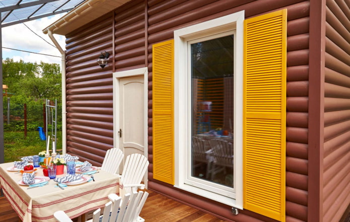 coin repas sur la terrasse