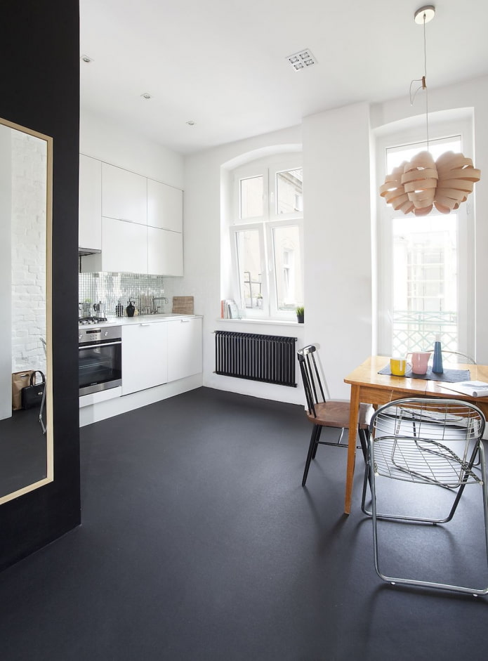 linoléum noir dans l'intérieur de la cuisine