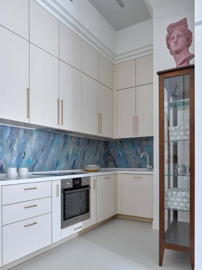 linoléum sur le mur dans l'intérieur de la cuisine