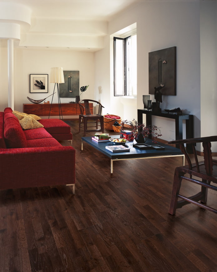 linoléum couleur wengé à l'intérieur